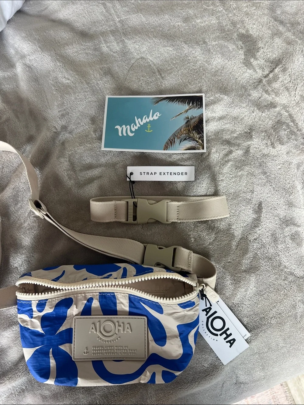 NWT ALOHA Collection Cream & Blue Floral Crossbody Belt Bag